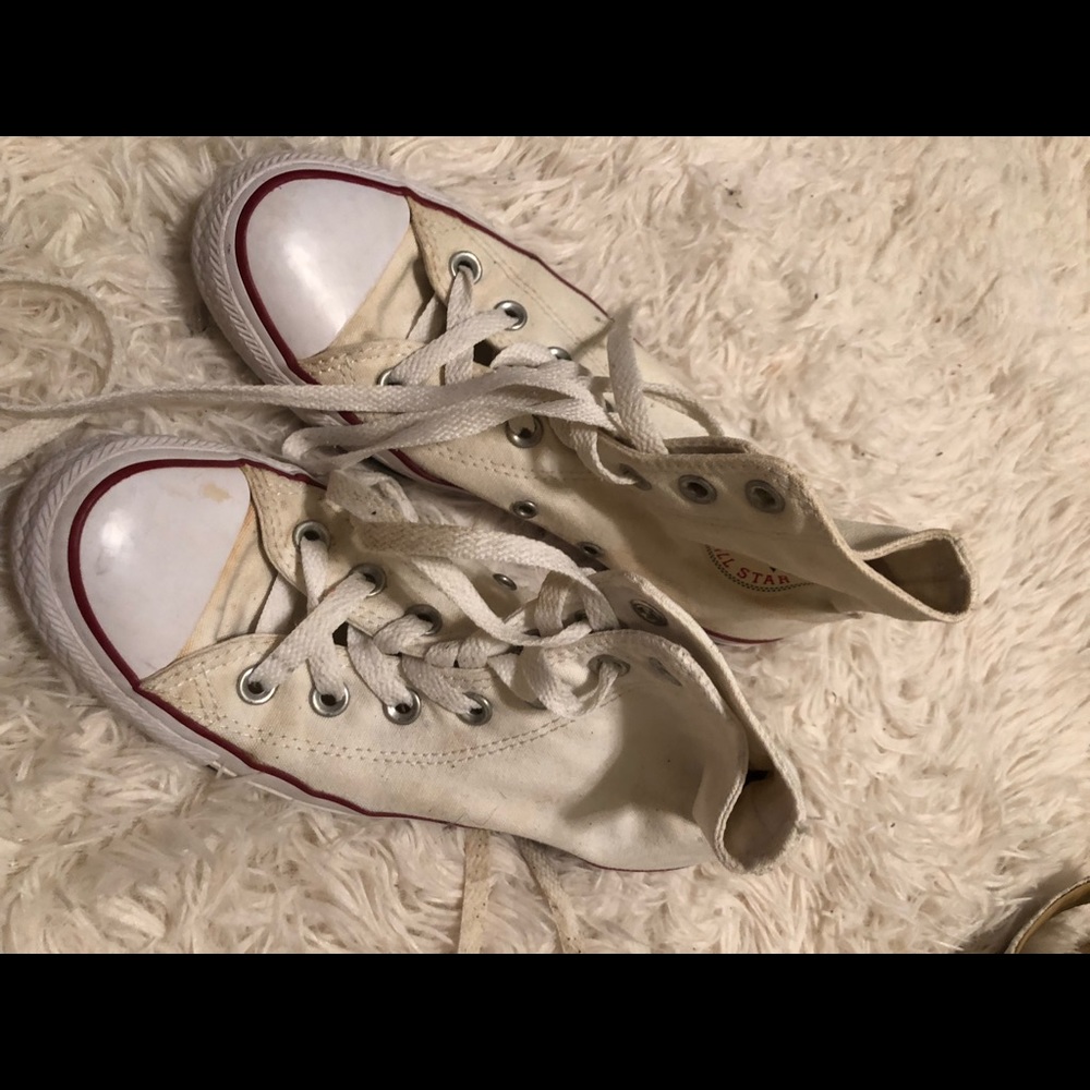 White converse - Picture 2 of 3